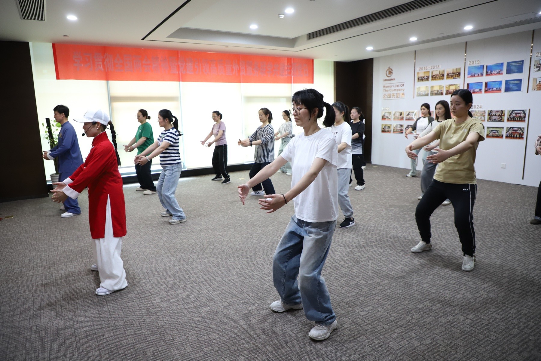 控股公司開設八段錦班 弘揚傳統健身文化 助力員工健康生活